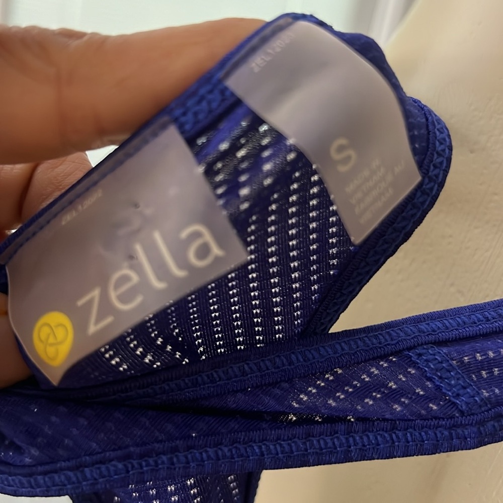 Zella - Picture 4 of 4